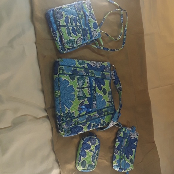 4 Vera Bradley Crossbody,mini, Make-up, and Wallet - Picture 1 of 8